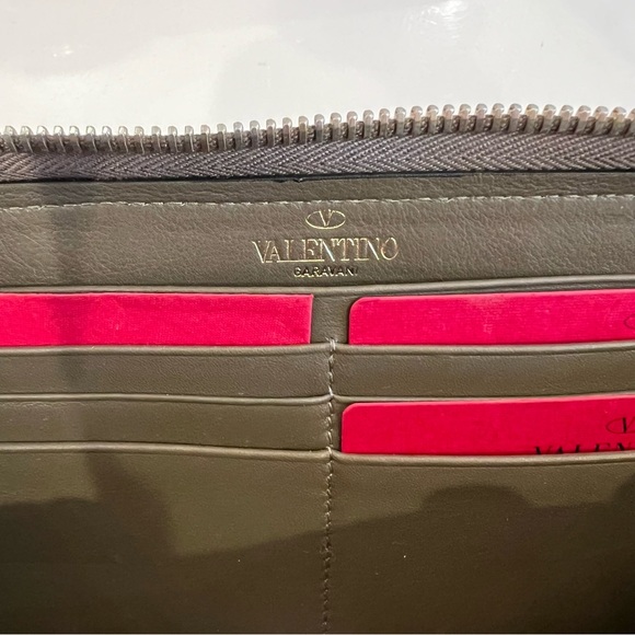 VALENTINO GARAVANI RockStud Camouflage Green Wallet - Picture 9 of 16